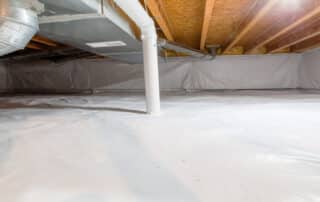 Crawl space fully encapsulated with thermoregulatory blankets and dimple board